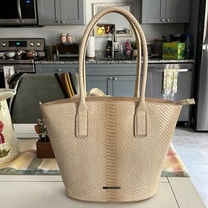Brand New Cream Brahmin Tote ✨